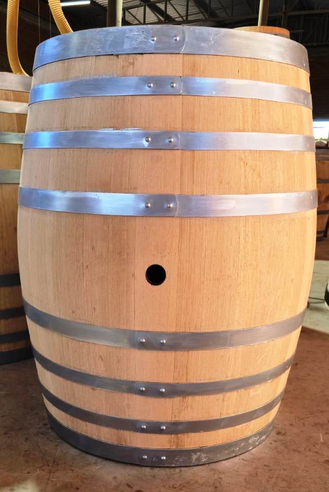 Foto 1 - Barril Tradicional - 500 Litros - Carvalho Francês Semi Novo Reformado
